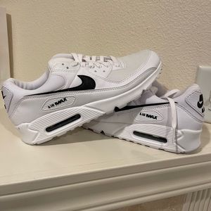 Nike Air Max 90
Women's Shoes
